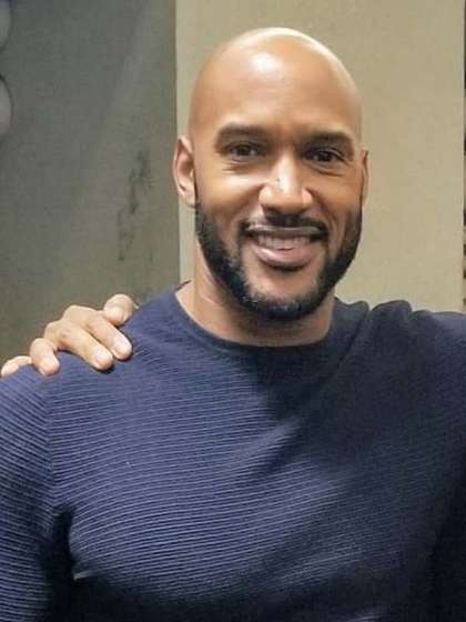 Henry Simmons height